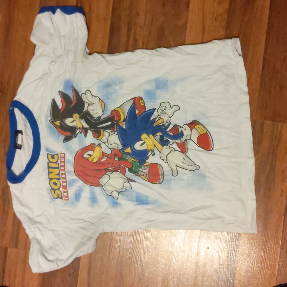 Sonic the hedgehog shirt boys xl